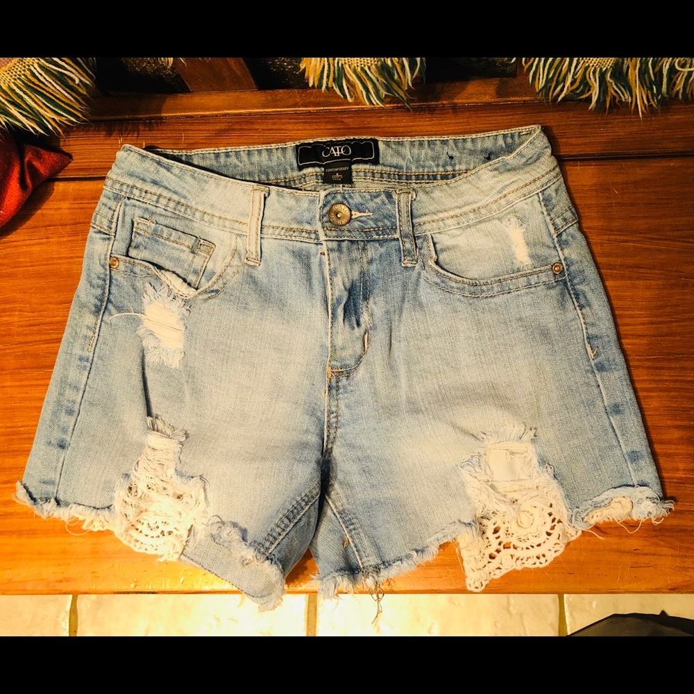 Denim Shorts w Lace Pockets